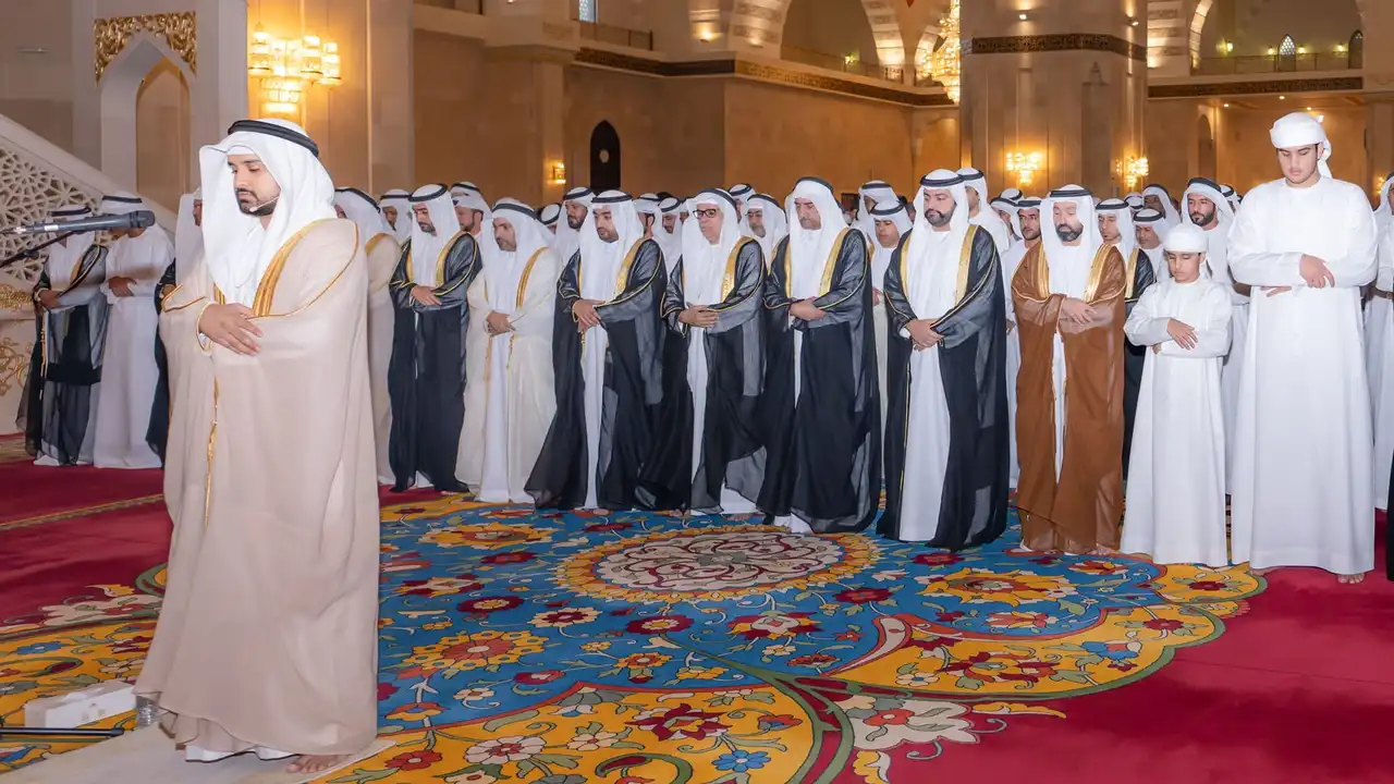 حمد الشرقي يحتفل بعيد الأضحى في جامع الشيخ زايد بالفجيرة